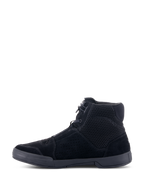 Alpinestars Chrome Air Schuh, urbaner Motorradschuh, Schwarz/Schwarz, Seitenansicht, High-Top-Sneaker-Design aus atmungsaktivem Mesh und Spaltleder, flache Gummisohle