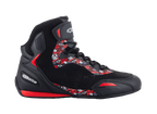 Alpinestars FQ20 Faster-3 Rideknit Schuhe, schwarze High-Top-Motorradschuhe mit leuchtend roten und weißen Grafiken, Fabio Quartararo Logos und Mustern, gestricktes Mesh-Obermaterial mit Schnürung und Knöchelriemen, sportliche Gummisohle mit roten Akzenten, schnittiges, vom Rennsport inspiriertes Design
