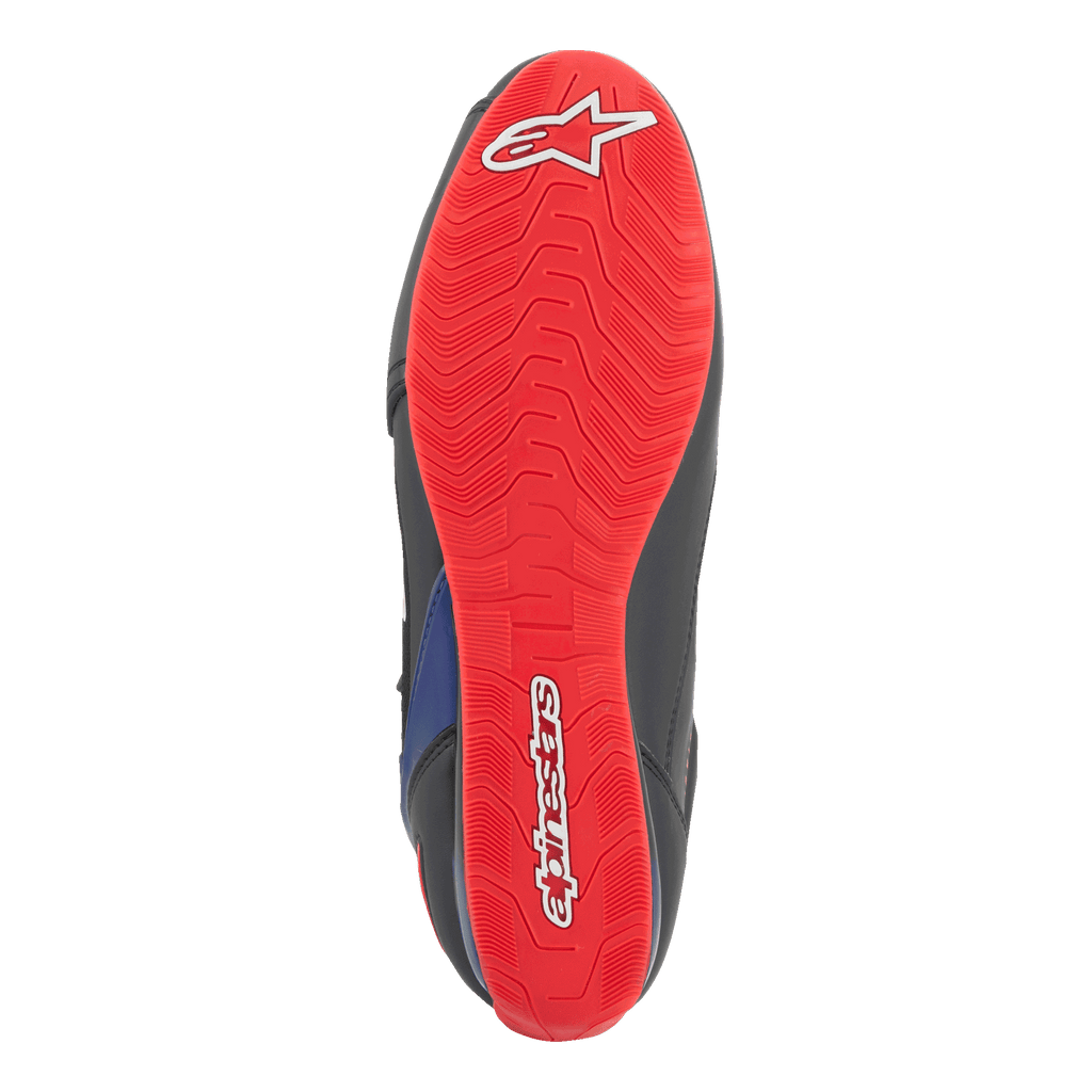 Alpinestars FQ20 Faster-3 Rideknit® Schuhe, Sohlenansicht von unten, leuchtendes Rot mit weißem Alpinestars-Logo und Schriftzug, strukturiertes Profilmuster für das Motorradfahren