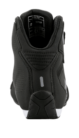 Alpinestars Sektor Schuhe, Rückansicht, Schwarz mit weißen Akzenten, leichte Mikrofaser-Konstruktion, eine reflektierende Fersenlasche und ein gepolsterter Knöchelkragen, schlankes, vom Motorsport inspiriertes Motorradschuhwerk