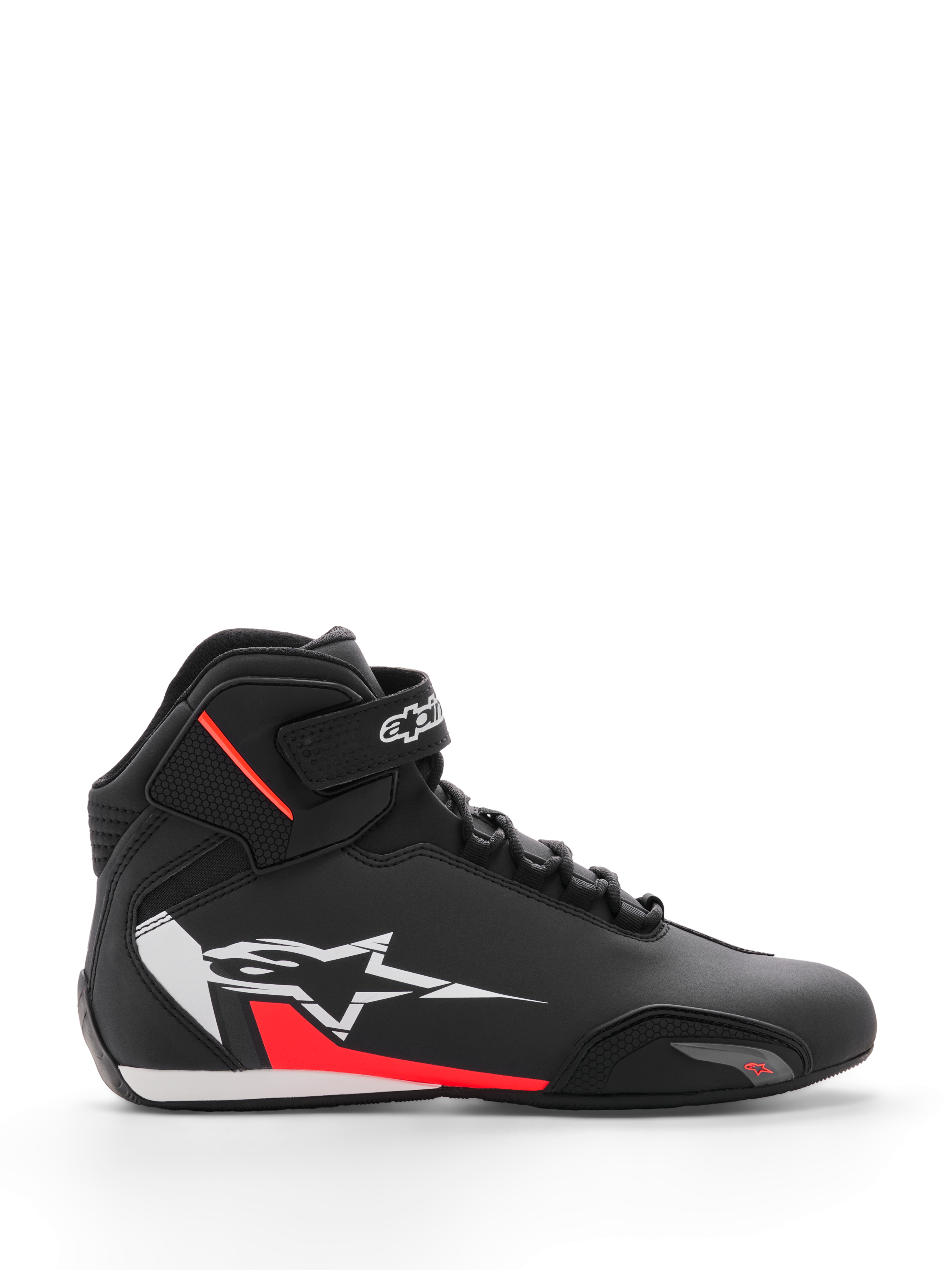 Alpinestars Sektor Schuh, Motorradschuh, Schwarz, Weiß und Fluo-Rot, hochgeschnittenes Design mit Schnellschnürsystem und Knöchelriemen, großes weißes Stern-Logo auf der Seite mit roten Akzenten, Mikrofaser-Obermaterial mit verstärkter Zehenpartie, schlankes, vom Rennsport inspiriertes Profil