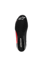 Alpinestars Sektor Schuh, Motorradschuhe, Schwarz, Weiß und Fluo-Rot, Unteransicht mit strukturierter Gummisohle mit weißen Logos und roten Akzenten, leichtes Design für Straßen-Fahrerschuhe