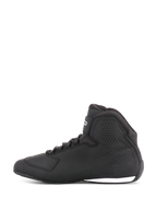 Alpinestars Sektor Schuhe, Motorradschuhe, Schwarz, Seitenprofilansicht, High-Top-Design mit Schnürsenkeln, Mikrofaser-Obermaterial, strukturierter Knöchelschutz, schlanker, vom Rennsport inspirierter Look mit weißem Sohlenakzent