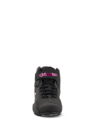 Alpinestars Stella Sektor Damenschuhe, Motorradschuhe, Schwarz Fuchsia, Vorderansicht, mit Mikrofaser-Konstruktion, schwarzen Schnürsenkeln und einem fuchsiafarbenen Logo auf dem Knöchelriemen, schlankes, sportlich inspiriertes Design.