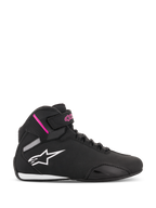 Alpinestars Stella Sektor Damenschuhe, schwarze und fuchsiafarbene High-Top-Motorradschuhe, weißes Stern-Logo, pinkfarbene Akzente am Knöchelriemen, schwarze Schnürsenkel, weiß-schwarze Sohle, leichte Mikrofaser-Konstruktion