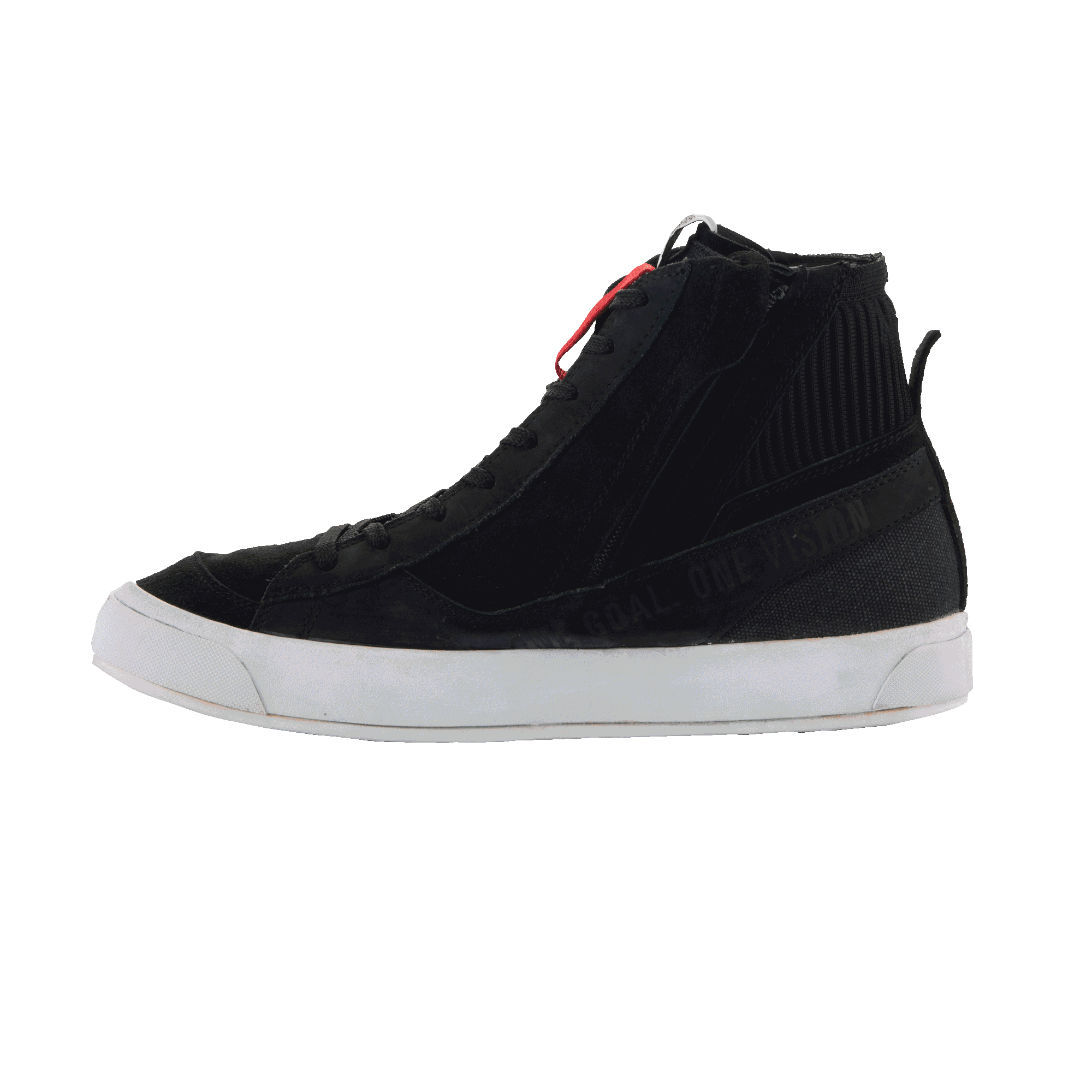 Alpinestars Stated Schuhe, schwarze Urban-Motorradschuhe, High-Top-Sneaker-Design mit weißer vulkanisierter Sohle, Obermaterial aus schwarzem Wildleder und Canvas, roter Akzent an der Zunge und „One Goal One Vision“-Schriftzug an der Seite