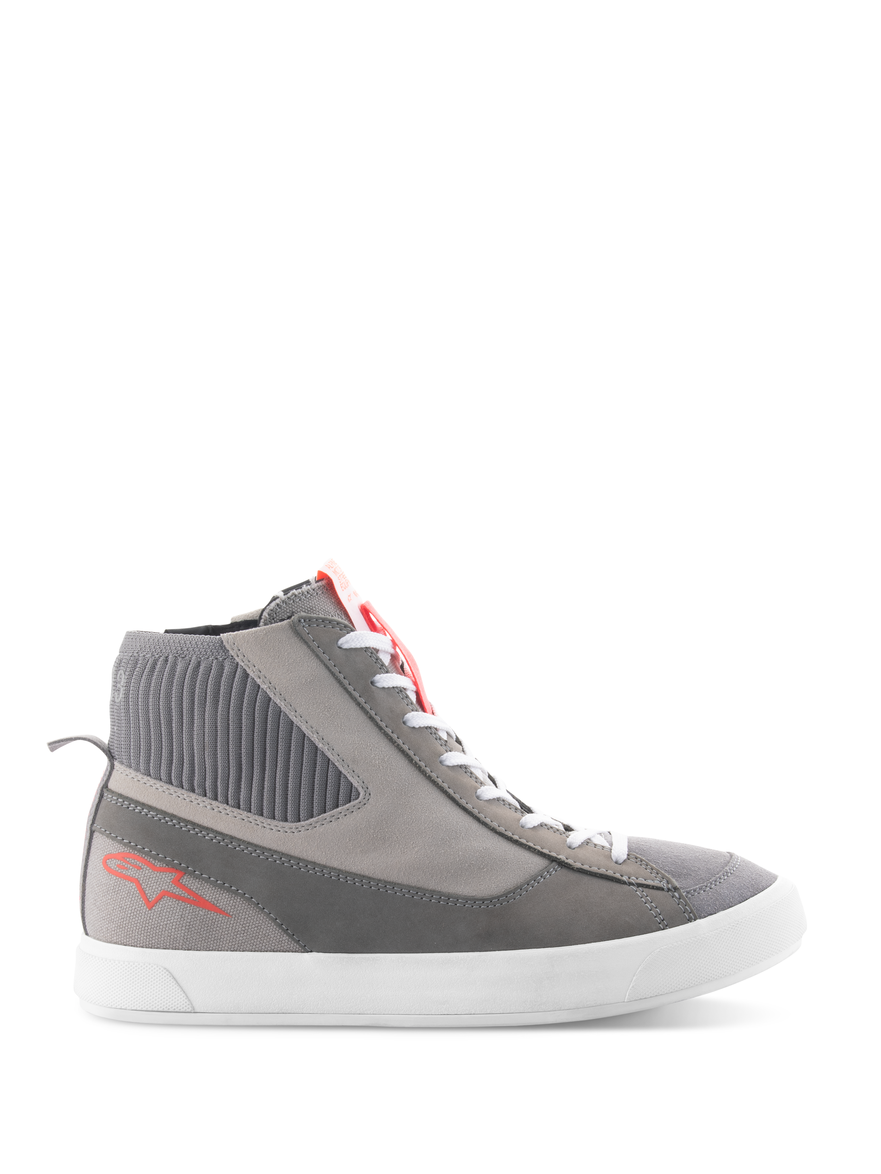 Alpinestars Stated Schuhe, hohe Motorrad-Fahrschuhe, Hellgrau und Red Fluo, mit geripptem Strick-Knöchelkragen, weißer vulkanisierter Sohle, rotem Stern-Logo an der Ferse und Zehenbereich aus Spaltleder, modernes urbanes Streetwear-Design
