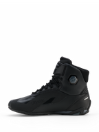 Alpinestars Faster-4 Drystar® Schuhe, Motorradschuhe, Black Cool Gray, Seitenansicht mit nahtloser Mikrofaser-Konstruktion, wasserdichtem Drystar®-Branding, Schnürverschluss mit Knöchelriemen und integrierter schützender Knöchelstruktur.