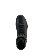 Alpinestars Faster-4 Drystar® Schuhe, Schwarz Cool Gray, Draufsicht eines Motorradschuhs, mit Schnürverschluss und Klettverschluss am Knöchel, nahtlose Mikrofaser-Konstruktion mit Drystar®-Branding, schlankes sportliches Profil für geschützte Straßenfahrten.