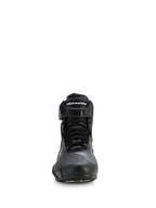 Alpinestars Stella Faster-4 Drystar® Damen-Schuhe, Motorradschuhe, Schwarz mit silbernen Akzenten, Vorderansicht mit Schnürverschluss und Klettverschluss am Knöchel mit Markenlogo, schlankes wasserdichtes Design für Sport- und Straßenfahrten