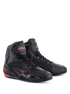 Alpinestars Faster-3 Drystar® Schuhe, Motorradschuhe, Schwarz und Fluo-Rot, mit hohem Profil, Schnürverschluss und Knöchelriemen, Mikrofaser-Konstruktion mit fluoreszierend roten Logos und Akzenten.