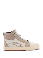 Alpinestars Ride-63 Lederschuhe, Urbane Motorradschuhe, Off-White und Cool Gray mit Gummisohle, High-Top-Design mit Leder- und Wildledereinsätzen, Alpinestars Stern-Logo an der Seite und texturierte vulkanisierte Gummilaufsohle.