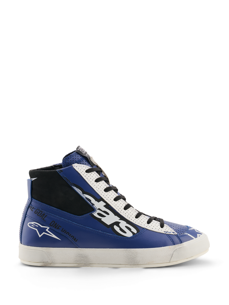 Alpinestars Stated Flair Schuhe, Urbane Motorradschuhe, Hellblau, Weiß und Schwarz, High-Top-Lederkonstruktion mit großem weiß-schwarzem Stars-Logo, „One Goal. One Vision.“ Text an der Seite, vintage-inspirierte weiße vulkanisierte Sohle mit handaufgetragenem Used-Effekt