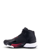 Alpinestars CR-X Damen Drystar® Fahrerschuh, Motorradschuh, Schwarz Weiß und Diva Pink, Seitenansicht mit schwarzem Ripstop-Obermaterial, weißem Fersenbereich und pinkfarbenen Grafikakzenten, urbaner Stil mit Schutzfunktionen