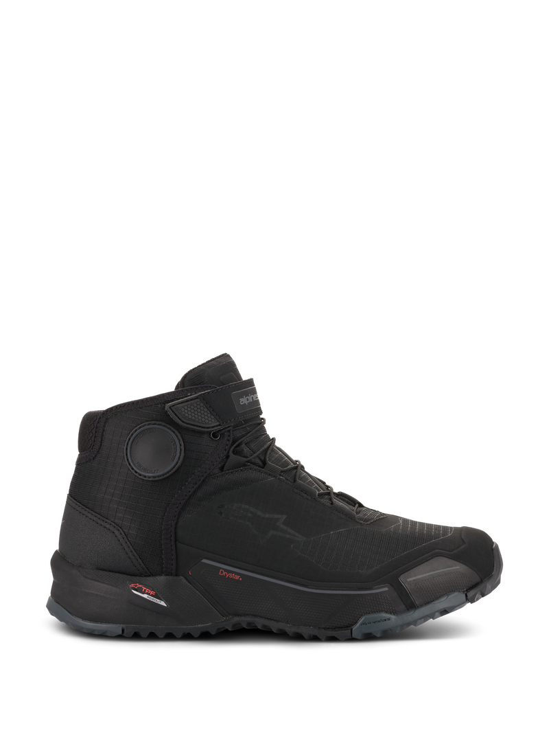 Alpinestars CR-X Drystar® Riding Shoes, Motorradschuhe, Schwarz, Seitenansicht, schlankes, von Sneakern inspiriertes Design mit robuster Außensohle, Drystar-Branding und schützenden Knöchelscheiben