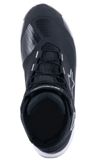 Alpinestars CR-X Drystar® Motorradschuhe, Draufsicht, Schwarz und Weiß, mit Schnürverschluss und Klettverschluss-Knöchelriemen, strukturierter Schalthebelverstärkung im Zehenbereich und weißem Stern-Logo an der Seite, strapazierfähige und wasserdichte Motorradschuhe