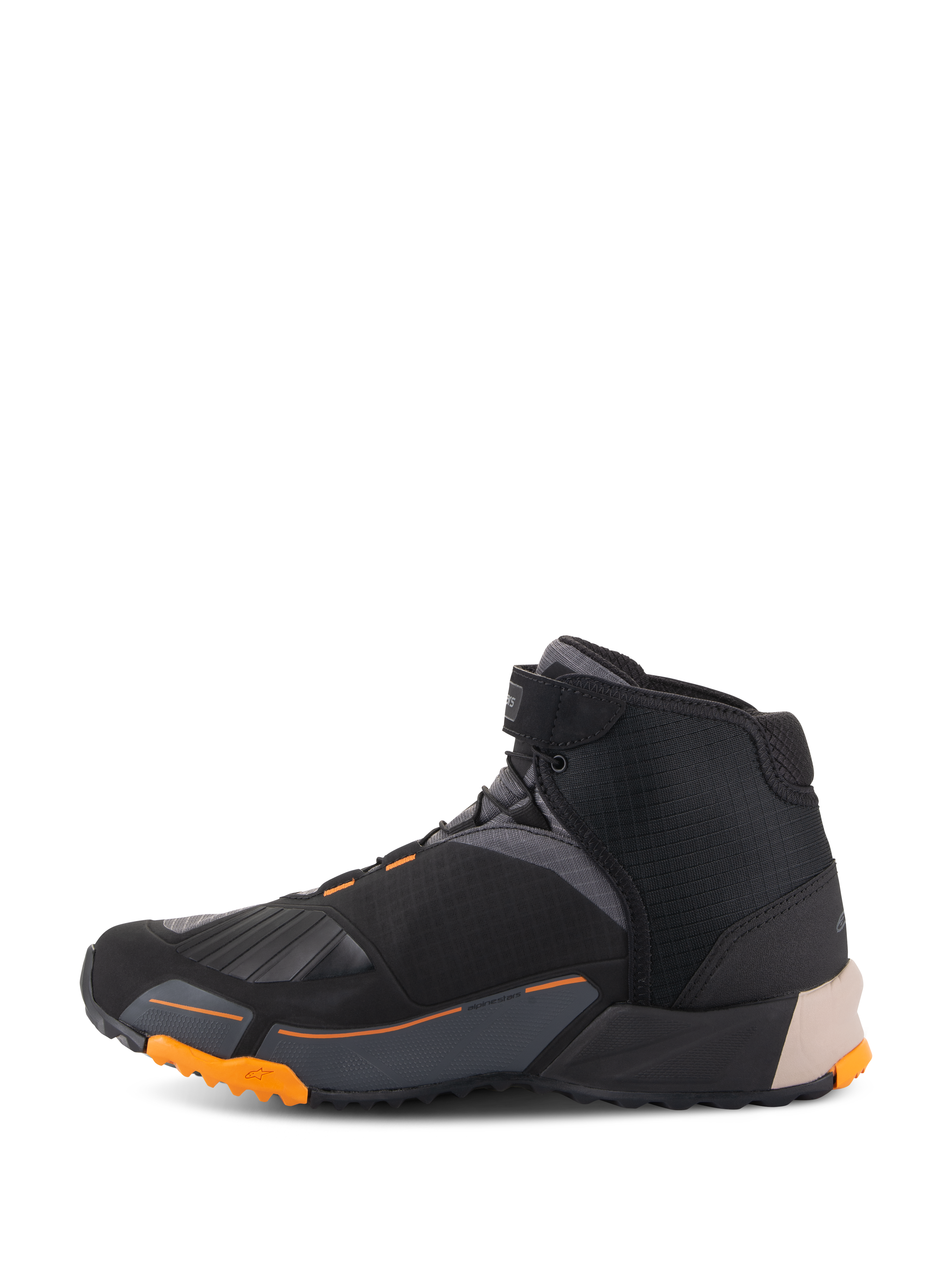 Alpinestars CR-X Drystar® Motorradschuhe in Schwarz, Hellbraun und Orange, Seitenprofil, von Laufschuhen inspiriertes Design mit einer robusten orangefarbenen Sohle, wasserfestes und atmungsaktives Motorrad-Schuhwerk für die Straße und den urbanen Einsatz.