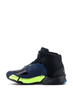 Alpinestars CR-X Drystar® Motorradschuhe, Schwarz, Dunkelblau und Gelb Fluo, Seitenprofil mit einer Laufschuh-Silhouette, wasserdichte Drystar-Membran, fluoreszierend gelbe Akzente an der Zwischensohle und verstärkter Zehen- und Fersenbereich für Schutz.