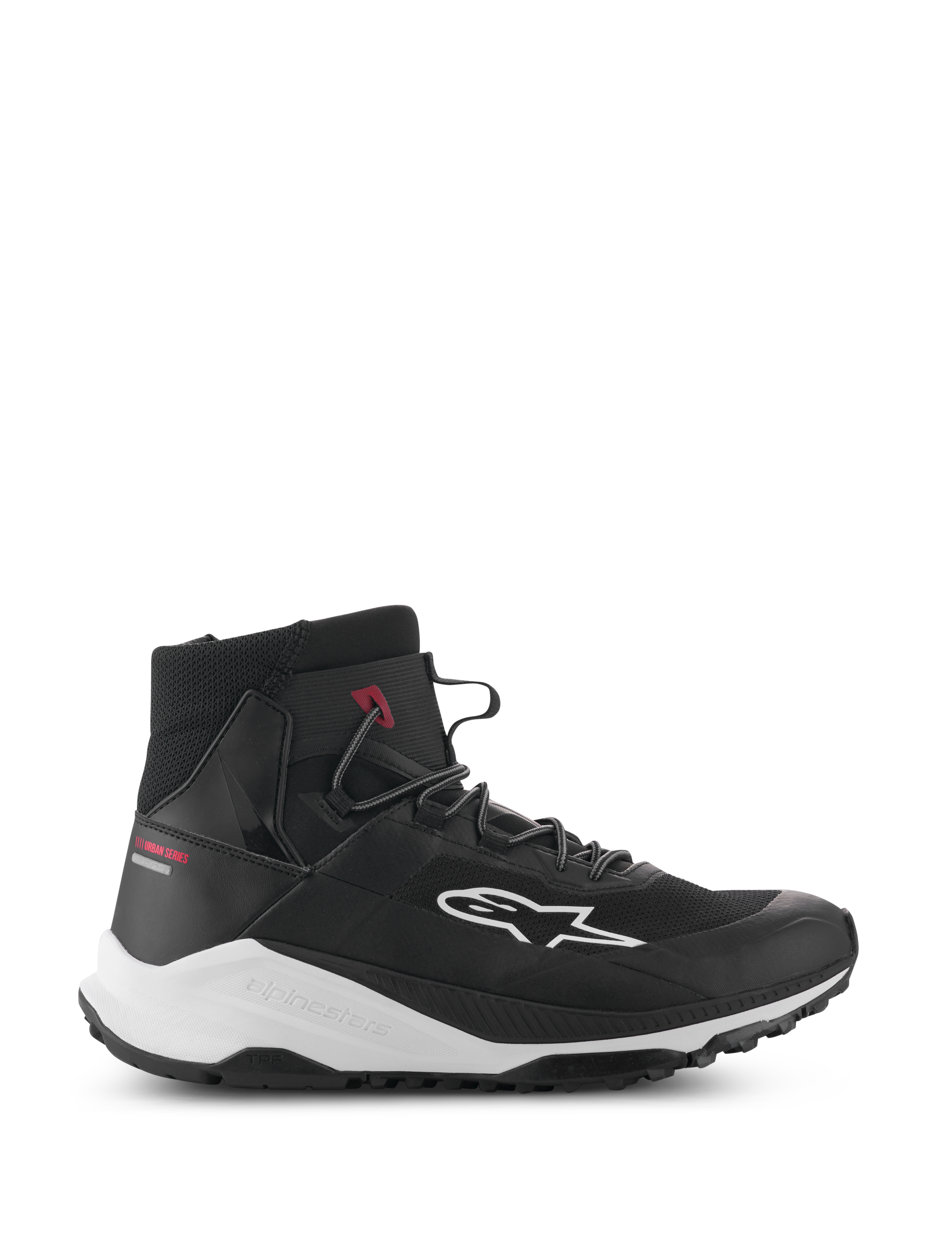 Alpinestars Speedforce XR Schuhe, schwarz-weiße High-Top-Motorrad-Sneaker, urbane Fahrschuhe, Seitenansicht mit Mesh-Textil-Obermaterial, weißes Logo an der Seite, dicke weiße Zwischensohle mit Alpinestars-Branding und roter „Urban Series“-Schriftzug an der Ferse