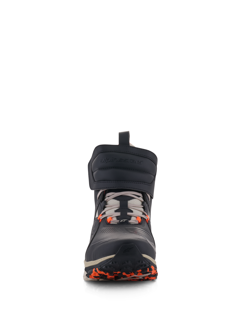 Alpinestars Speedstreet Schuhe, Urbane Motorradschuhe, Schwarz, Almond und Hot Orange, Vorderansicht mit großem Klettverschluss-Knöchelriemen, Schnürverschluss und orangefarbenen Akzenten an der Sohle