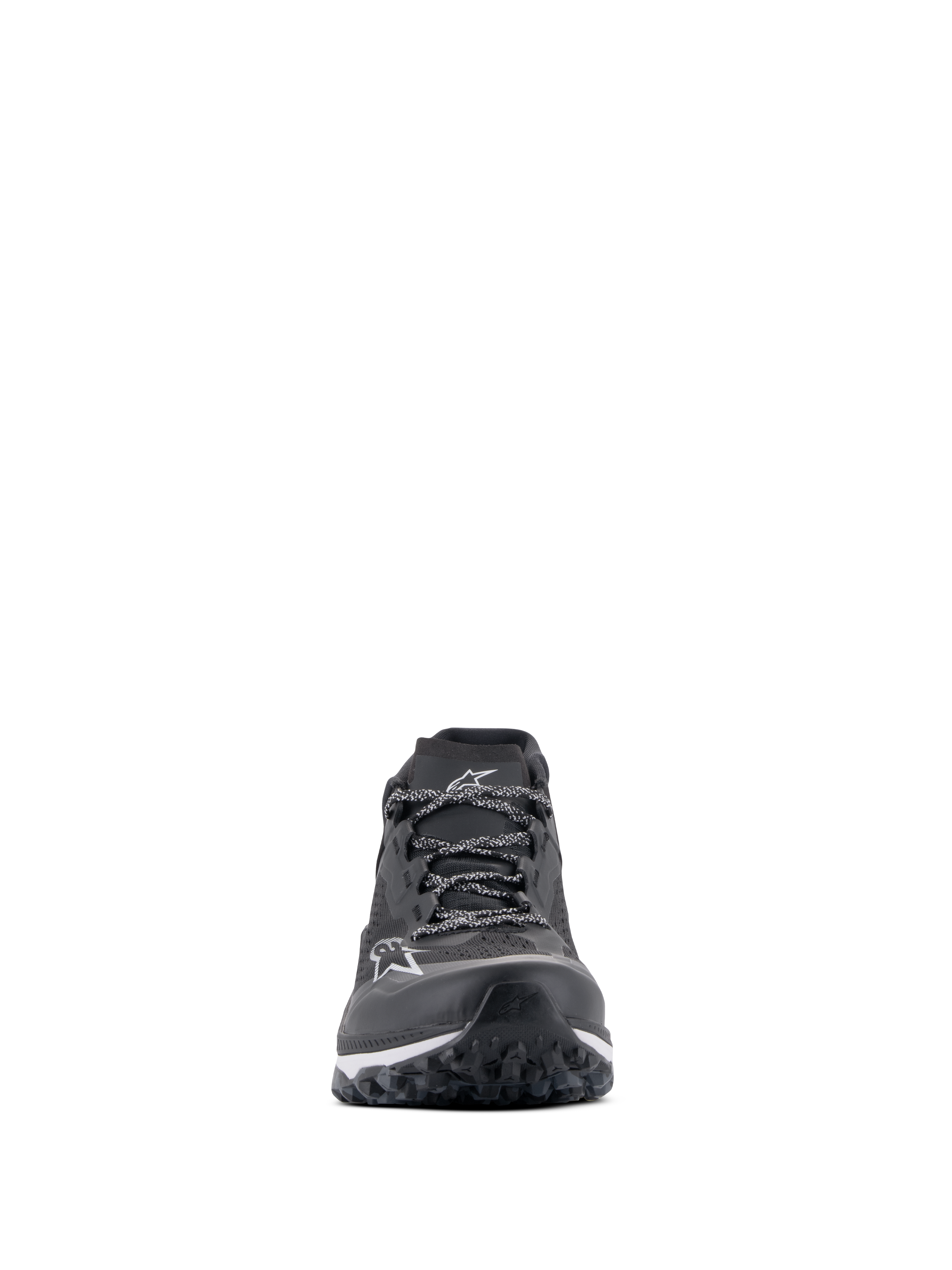 Alpinestars Meta XR V2 Schuhe, Sportlicher Freizeitschuh, Schwarz, Weiß und Dunkelgrau, Vorderansicht mit technischem Mesh-Obermaterial, gemusterten Schnürsenkeln, weißem Alpinestars-Logo auf der Zehenpartie und robuster Außensohle für Traktion und Komfort.