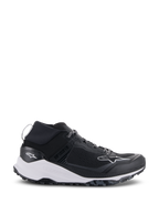 Alpinestars Meta XR V2 Schuhe, Sportswear-Schuhe, Schwarz und Weiß, Obermaterial aus technischem Mesh mit markanter weißer Zwischensohle und robuster dunkelgrauer Außensohle, sportlich-lässiges Design mit elastischem Schaft und Alpinestars-Branding