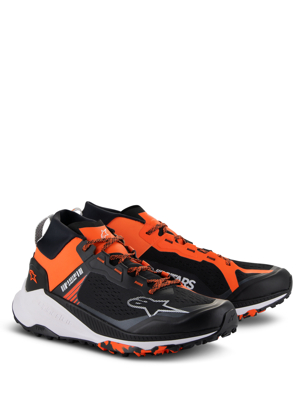 Alpinestars Meta XR V2 Schuhe, sportliche Freizeitschuhe, Schwarz, Orange und Weiß, mit einteiligem Mesh-Obermaterial, leuchtend orangefarbenen Einsätzen, orangefarbenen Schnürsenkeln, weißem Astar-Logo und einer robusten Gummisohle für optimale Traktion.