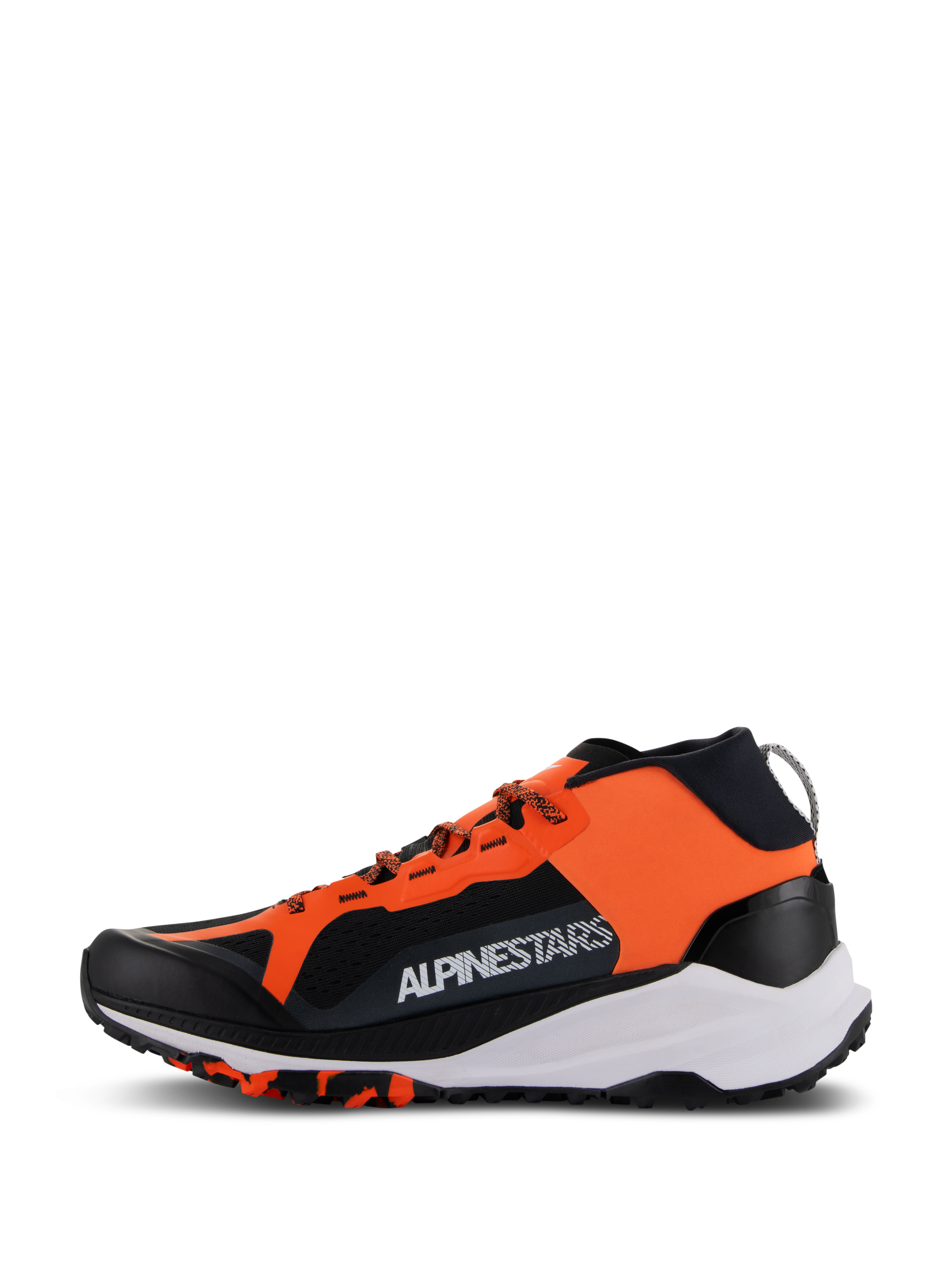 Alpinestars Meta XR V2 Schuhe, Sport-Freizeitschuhe, Schwarz, Orange und Weiß, Profilansicht mit leuchtend orangefarbenem Panel und weißem Branding, atmungsaktivem schwarzem Mesh, dicker weißer Zwischensohle und robuster profilierter Außensohle.
