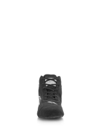 Alpinestars SP V2 Schuhe, Autorenn-Schuhe, Schwarz, Vorderansicht mit hochwertigem Wildleder-Obermaterial, asymmetrischem Schnürsystem, weißem Alpinestars-Logo auf der Zehenkappe, professionelles Motorsport-Schuhwerk