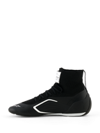Alpinestars Supertech K Schuhe - FIA, Kart-Schuhe, Schwarz und Weiß, Seitenansicht, mit einer vollständig gestrickten High-Top-Konstruktion, weißen eckigen Seitengrafiken und weißem Logo auf der Zehenkappe, technisches Rennschuhwerk