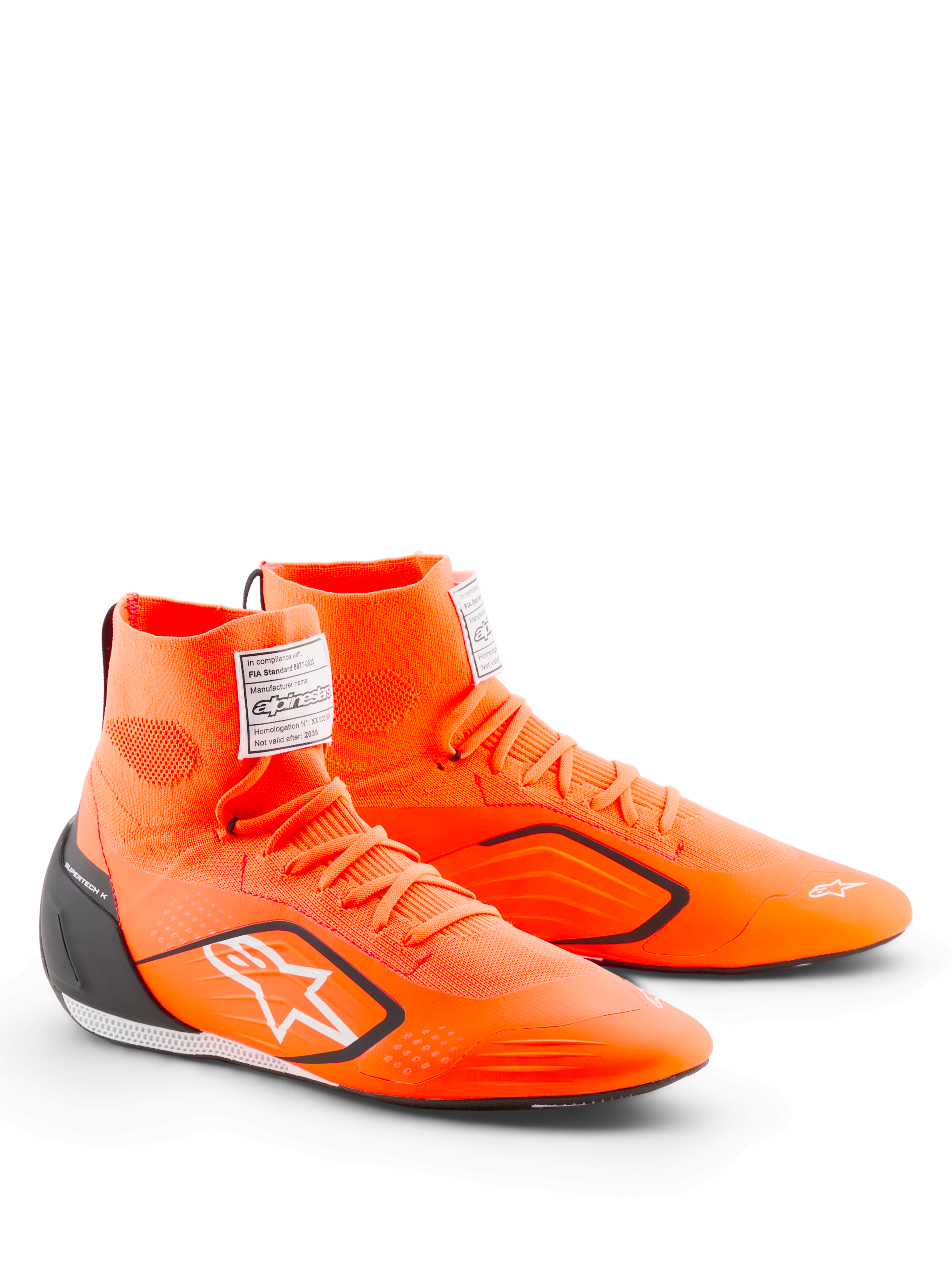 Alpinestars Supertech K Schuhe - FIA, Karting-Schuhe, Orange Fluo Schwarz und Weiß, mit hochgeschnittenem, gestricktem Obermaterial, schwarzer TPU-Fersenkappe, weißem Alpinestars-Logo und FIA-Zertifizierungsetikett auf der Zunge
