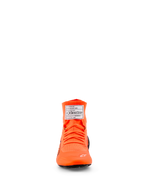 Alpinestars Supertech K Schuhe - FIA, Kartschuhe, Orange Fluo, Vorderansicht mit gestricktem Obermaterial und passenden orangefarbenen Schnürsenkeln, weißem FIA-Zertifizierungsetikett auf der Zunge und einem kleinen weißen Stern-Logo im Zehenbereich