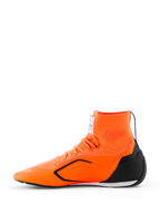 Alpinestars Supertech K Schuhe - FIA, Kart-Rennschuhe, Orange Fluo, Schwarz und Weiß, Seitenansicht mit nahtlosem gestricktem Obermaterial, integriertem Knöchelkragen, schwarzer TPU-Fersenkappe und ultradünner Performance-Außensohle.