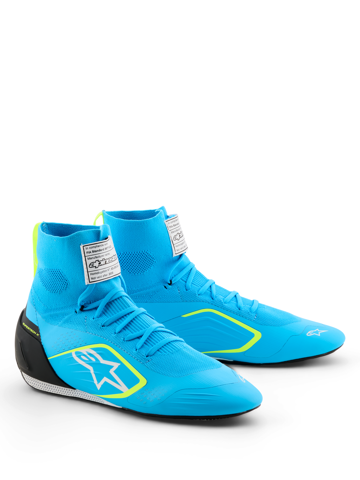 Alpinestars Supertech K Schuhe - FIA, Karting-Schuhe, Hellblau mit schwarzen und gelben Fluo-Akzenten, hohes gestricktes Obermaterial, weißes Astars-Logo an der Seite, schwarze TPU-Fersenkappe, professionelles Motorsport-Performance-Schuhwerk