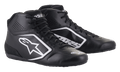 Alpinestars Tech-1 K Start V2 Schuhe, Karting-Rennschuhe, Schwarz mit weißem Alpinestars-Logo, High-Top-Design mit perforierten Mikrofaser-Einsätzen und flachen Rennsohlen, eleganter vom Motorsport inspirierter Look