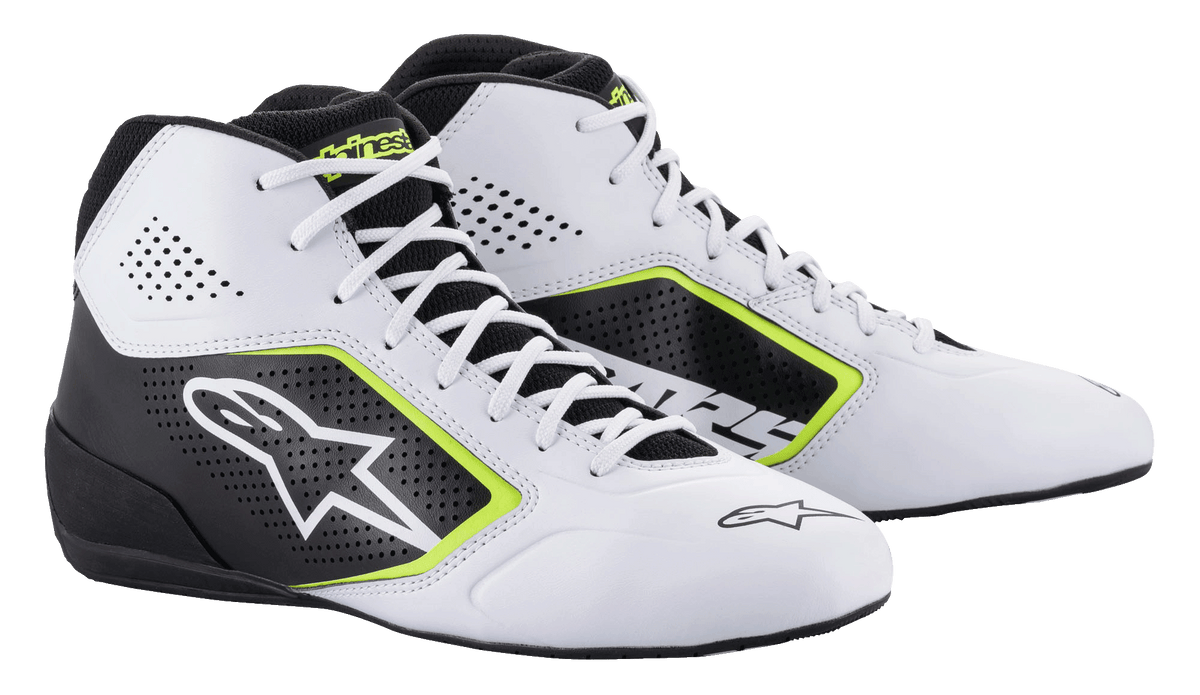 Alpinestars Tech-1 K Start V2 Schuhe, Karting-Schuhe, Weiß, Schwarz und Fluo-Gelb, mit perforierten Seitenwänden, großem weißen Stern-Logo und neongelben Akzenten, professionelles Motorsport-Schuhwerk