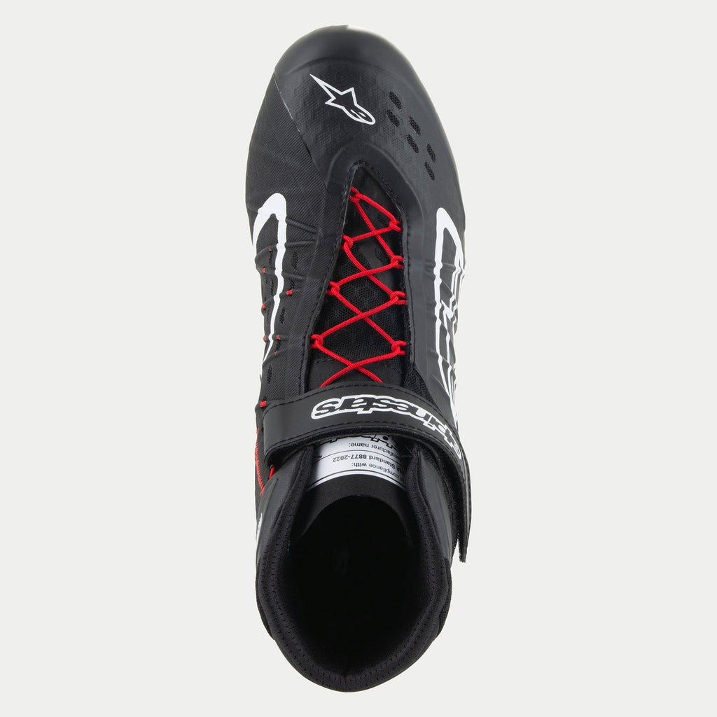 Alpinestars Tech-1 KX V3 Schuhe, Karting-Schuhe, Schwarz, Weiß und Rot, Draufsicht mit roten Schnürsenkeln und einem schwarzen Knöchelriemen mit weißem Branding, weißes Alpinestars-Logo auf der Zehenpartie, schlankes, atmungsaktives Design für Motorsport-Performance.