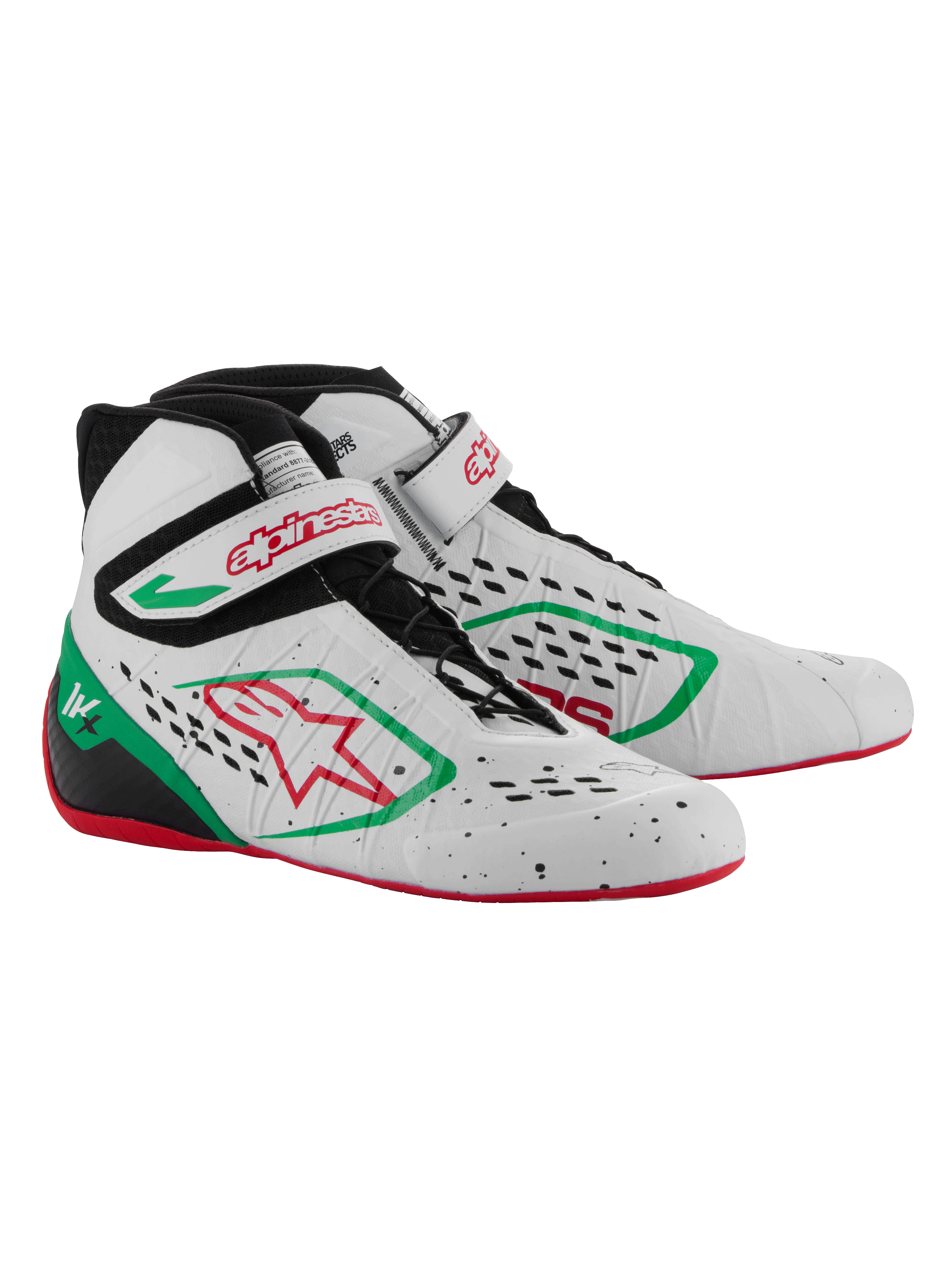 Alpinestars Tech-1 KX V3 Karting-Schuhe, Weiß, Grün und Rot, mit nahtlosem, thermoverschweißtem Obermaterial, lasergeschnittenen Perforationen, asymmetrischer Schnürung, Klettverschluss mit rotem Branding und einer dünnen roten Gummisohle.