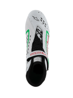 Alpinestars Tech-1 KX V3 Schuhe, FIA-homologierte Kart-Schuhe, Weiß mit grünen und roten Akzenten, Draufsicht mit asymmetrischer Schnürung, verstellbarer Riemen mit rotem Logo und lasergeschnittenen Perforationen an der Zehenpartie.