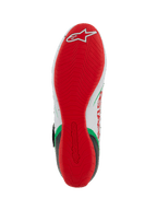 Alpinestars Tech-1 KX V3 Karting-Schuhe, Sohlenansicht, leuchtend rote, dünne Gummiaußensohle mit strukturiertem Gripmuster, weißes Alpinestars Logo an der Ferse, Farbgebung in Weiß, Grün und Rot