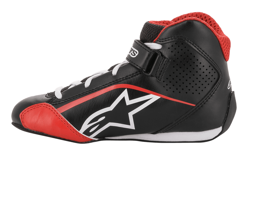 Alpinestars Youth Tech-1 K Schuhe, Karting-Schuhe, Schwarz, Weiß und Rot, Seitenprofil mit weißem Stern-Logo, roter Mesh-Kragen, weiße Schnürsenkel und Knöchelriemen, leichte Mikrofaser- und Mesh-Konstruktion für den Rennsport