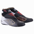 Alpinestars Tech-1 KZ V2 Schuhe, Karting-Rennschuhe, Schwarz, Weiß und Gold mit roten Akzenten, nahtloses gestricktes Obermaterial, doppelter Riemenverschluss, Zehenschutzkappe, goldene Stern-Logo-Details, hoher Knöchelschutz für präzise Performance im Kartsport