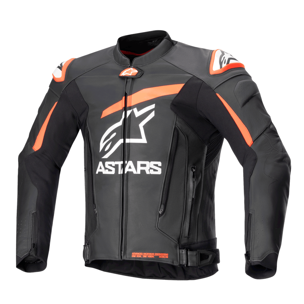 Alpinestars GP Plus V4 Lederjacke, Motorrad-Rennjacke, Schwarz mit Rot Fluo und weißen Akzenten, großes weißes ASTARS-Branding auf der Brust, externe Schulterschleifer, strukturiertes Lederdesign für High-Performance-Fahrten
