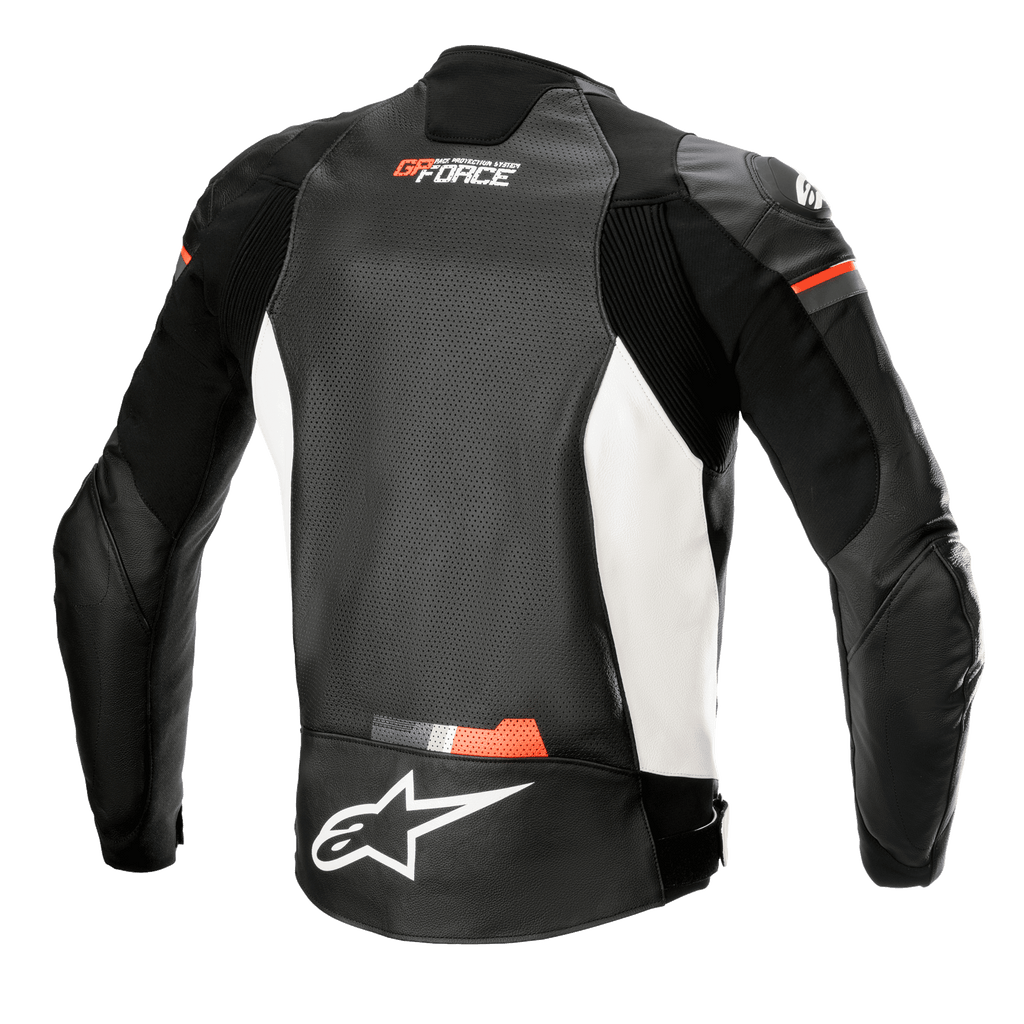 Alpinestars GP Force Airflow Lederjacke, Rückansicht, Schwarz, Weiß und Neonrot, perforiertes Leder-Rückenteil zur Belüftung, Akkordeon-Stretcheinsätze an den Schultern und Seiten, weißes Alpinestars-Logo am unteren Rücken, GP Force-Branding am oberen Rücken, Sport-Motorradbekleidung