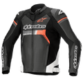 Alpinestars GP Force Airflow Lederjacke, Schwarz mit weißen und roten Fluo-Akzenten, perforierte Leder-Motorradjacke, DFS Lite Schulterprotektoren, Alpinestars-Branding auf Brust und Ärmeln, belüftetes Sport-Design