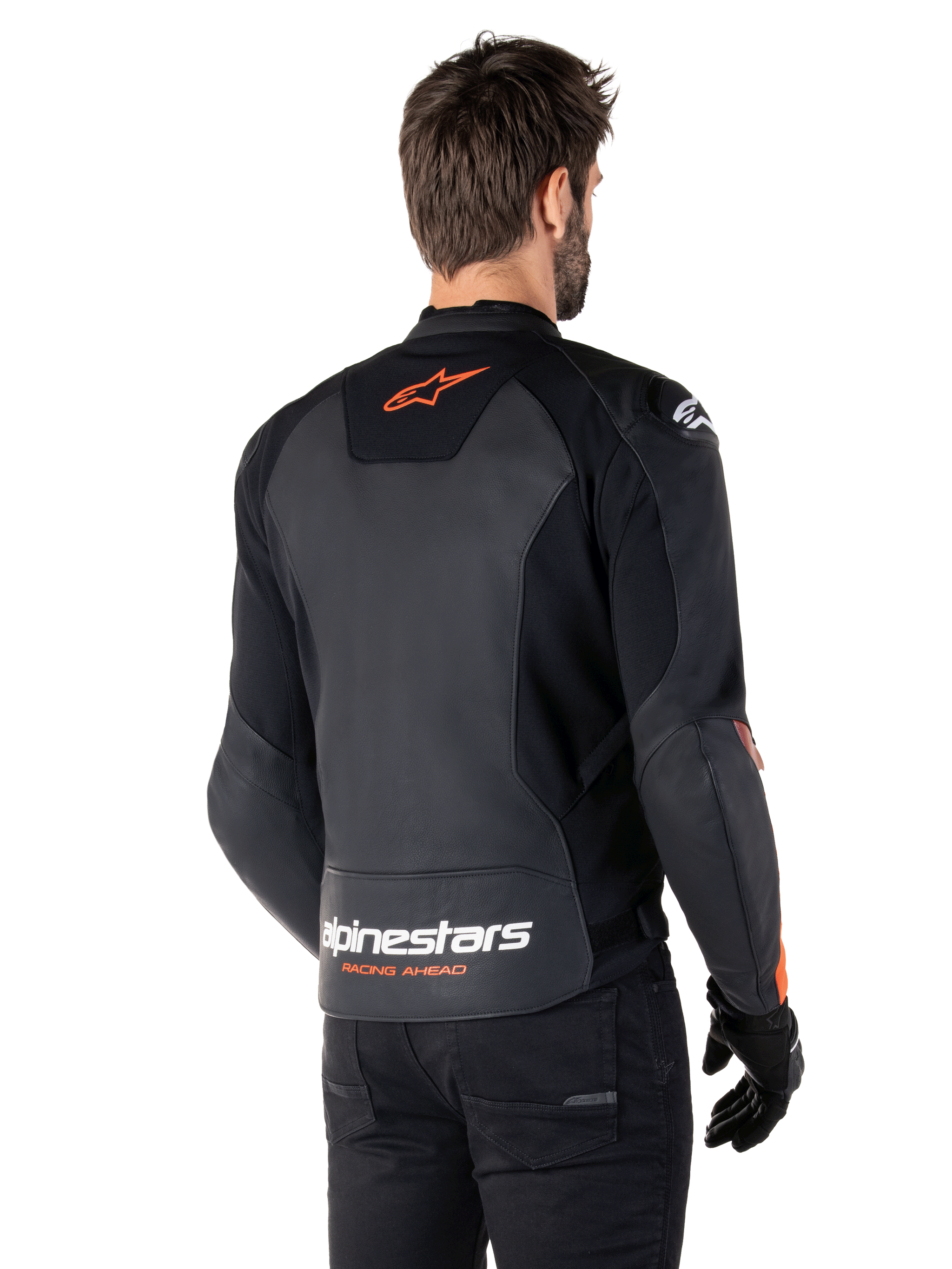 Alpinestars Faster V3 Lederjacke, Sport-Motorradjacke, Schwarz und Fluo-Rot, mit hochwertiger Lederkonstruktion, HRSF-Stretcheinsätzen und DFS GP Lite Schulterprotektoren, elegantes, vom Rennsport abgeleitetes Design mit technischen Details.