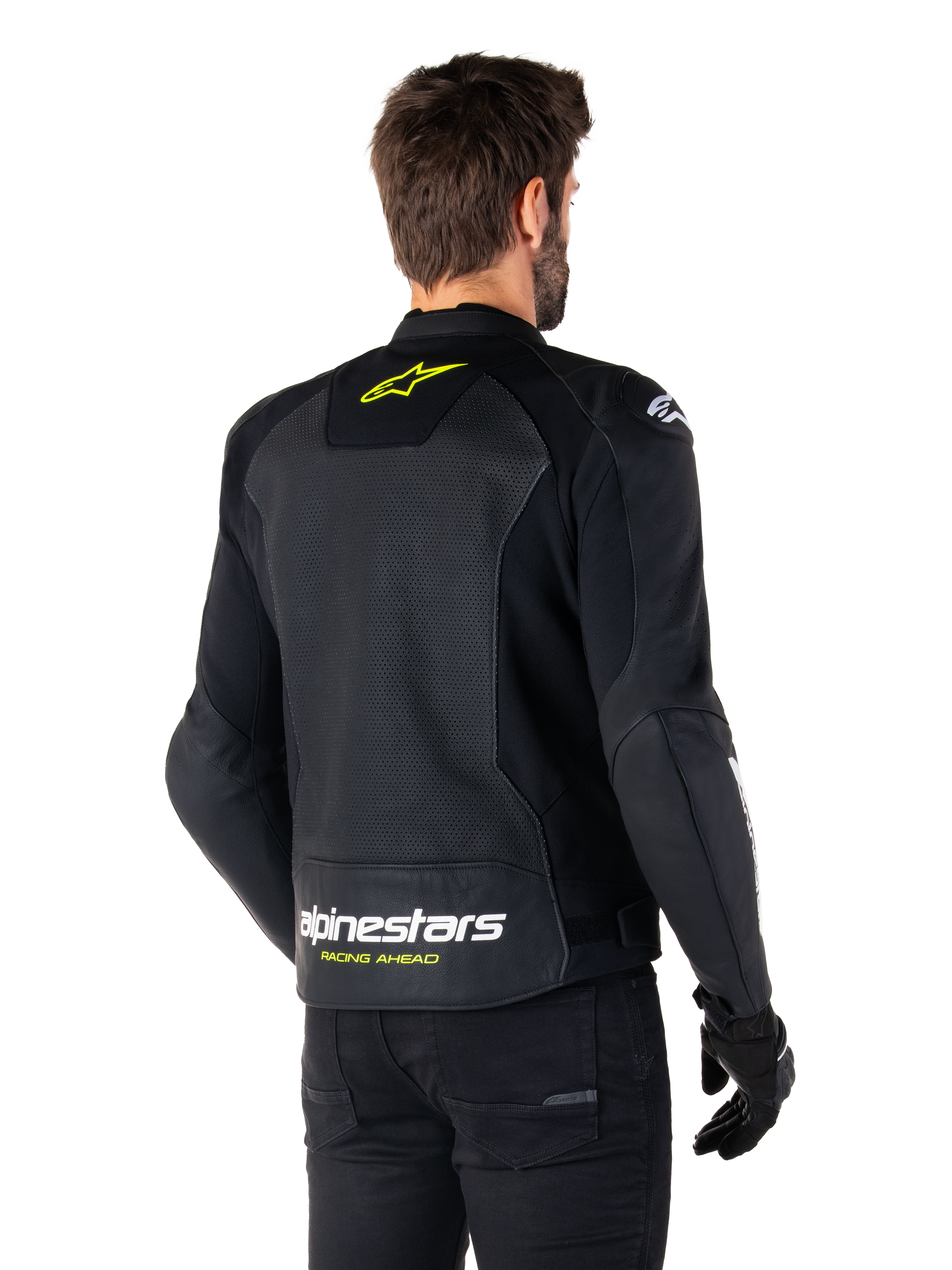 Alpinestars Faster V3 Airflow Lederjacke, Schwarz, Weiß und Gelb Fluo, Rückansicht, mit einem großen perforierten Leder-Rückenpanel zur Belüftung, gelbem Stern-Logo am Kragen und weißem Alpinestars-Schriftzug mit gelbem „Racing Ahead“-Text am unteren Saum, sportliche Motorradbekleidung