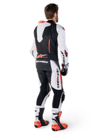 Alpinestars GP-R7 Lederkombi, Einteiliger Rennanzug für Herren, Weiß und Schwarz, Rindsleder mit Aero-Höcker, Rückansicht, Tech-Air® Ready.