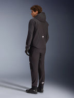 Alpinestars Aeroshell Wasserdichte Jacke, Herren-Motorrad-Hoodie, Schwarz, Textil-Softshell, Rückansicht am Model.