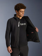 Alpinestars Aeroshell Wasserdichte Jacke, schwarze Urban-Softshell-Motorradjacke für Herren, geöffnet mit Innentasche.